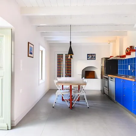 Aphrodite - Bougainvillea Holiday home